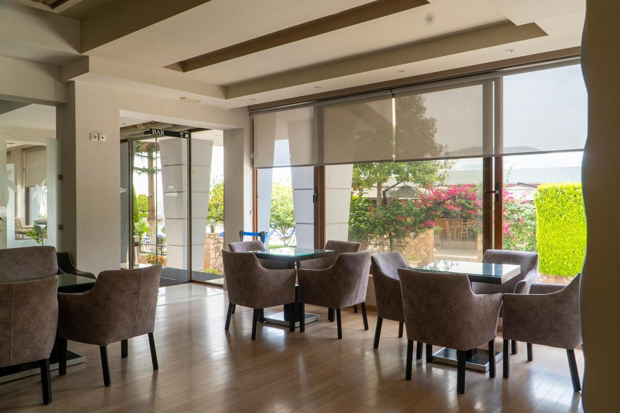 Hotel Mediterrane Saranda Extérieur photo