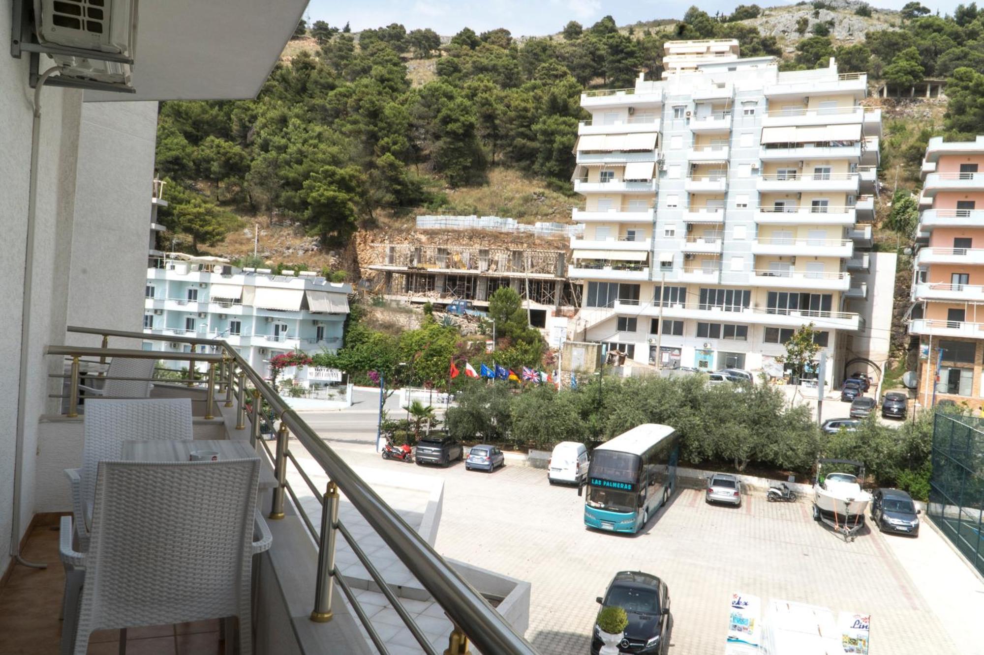 Hotel Mediterrane Saranda Extérieur photo