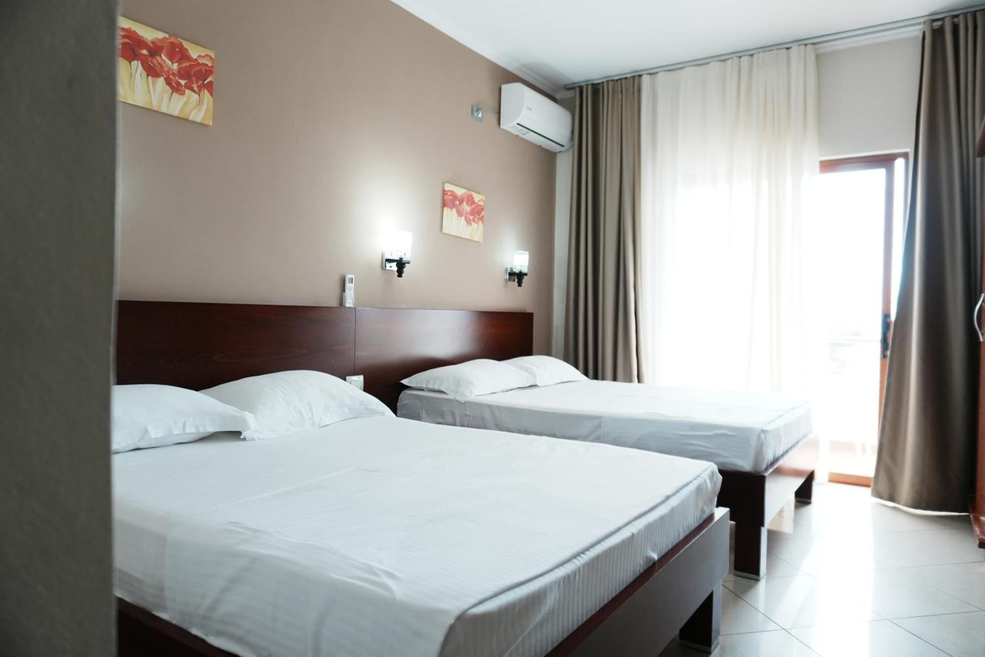 Hotel Mediterrane Saranda Extérieur photo