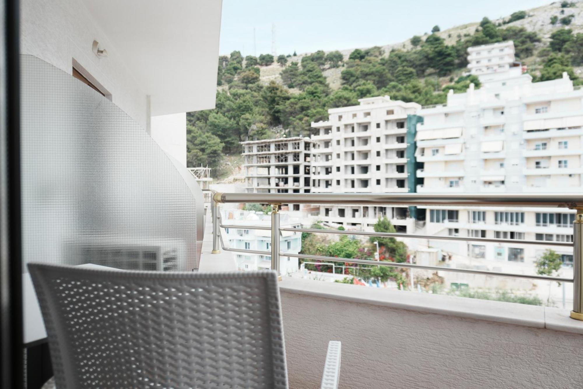 Hotel Mediterrane Saranda Extérieur photo