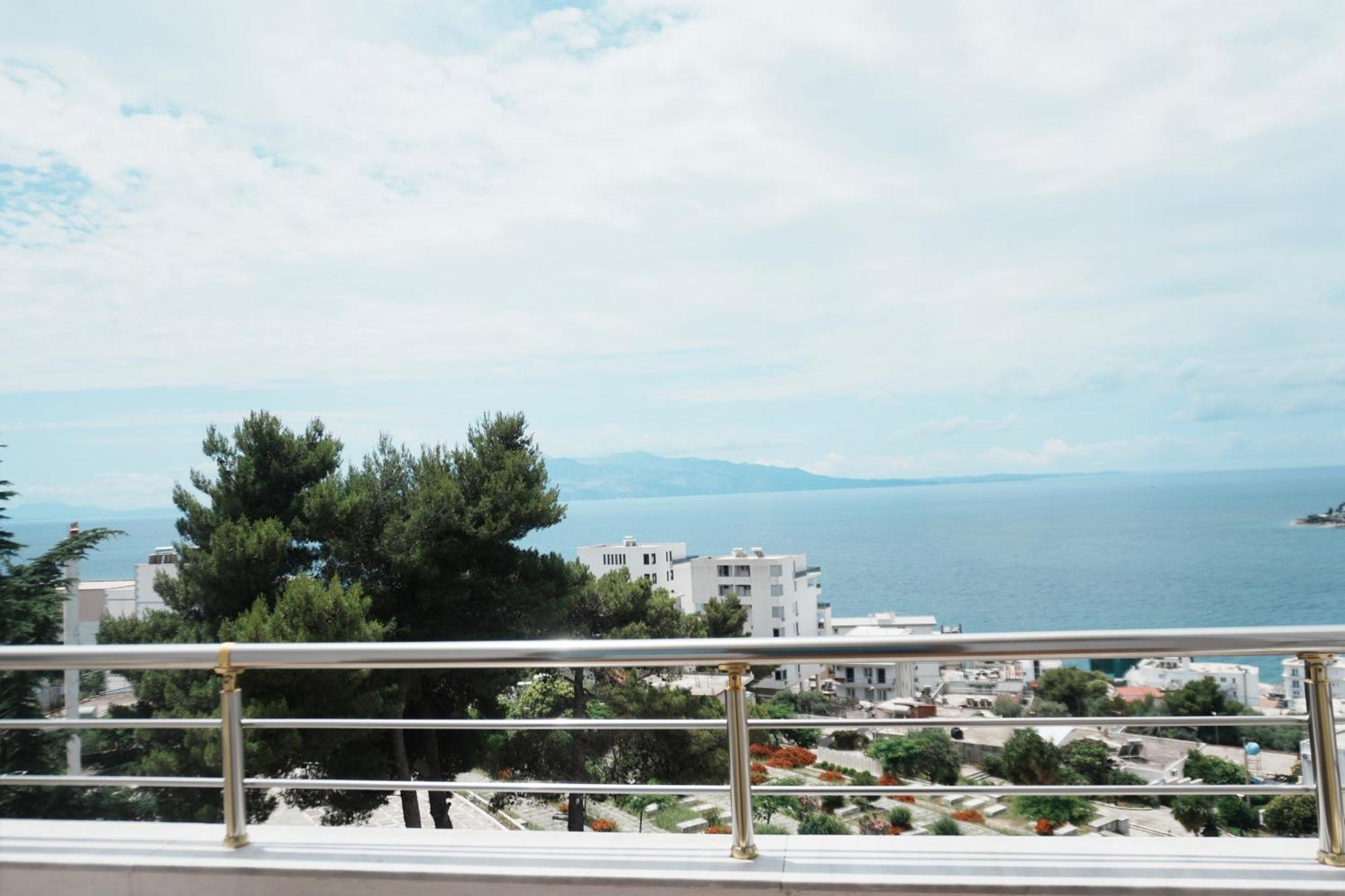 Hotel Mediterrane Saranda Extérieur photo