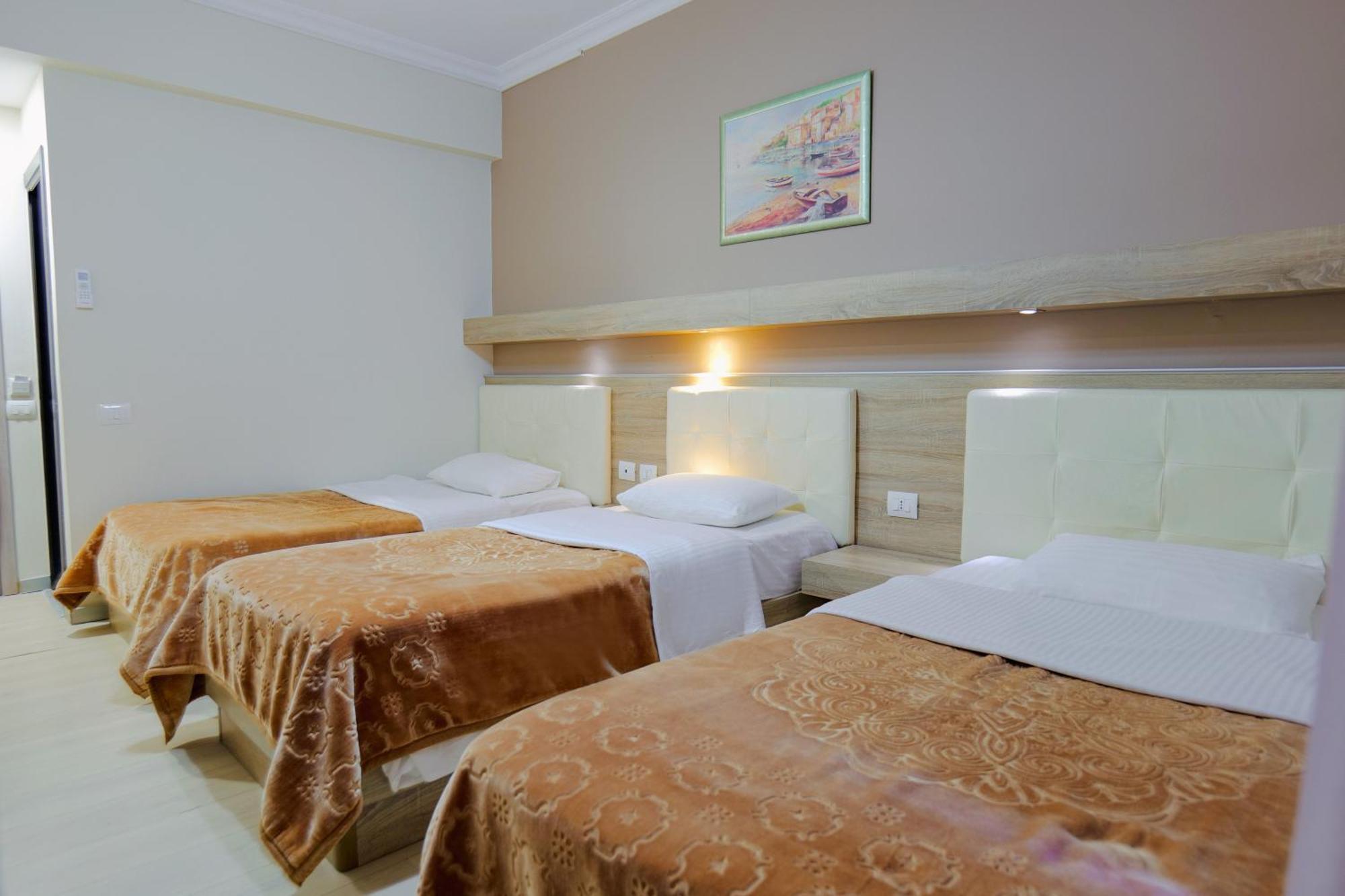 Hotel Mediterrane Saranda Extérieur photo