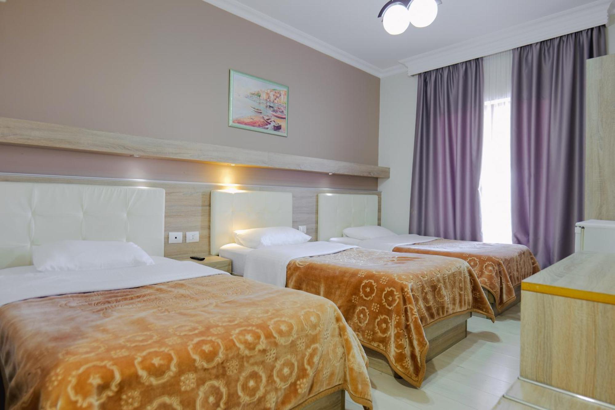 Hotel Mediterrane Saranda Extérieur photo