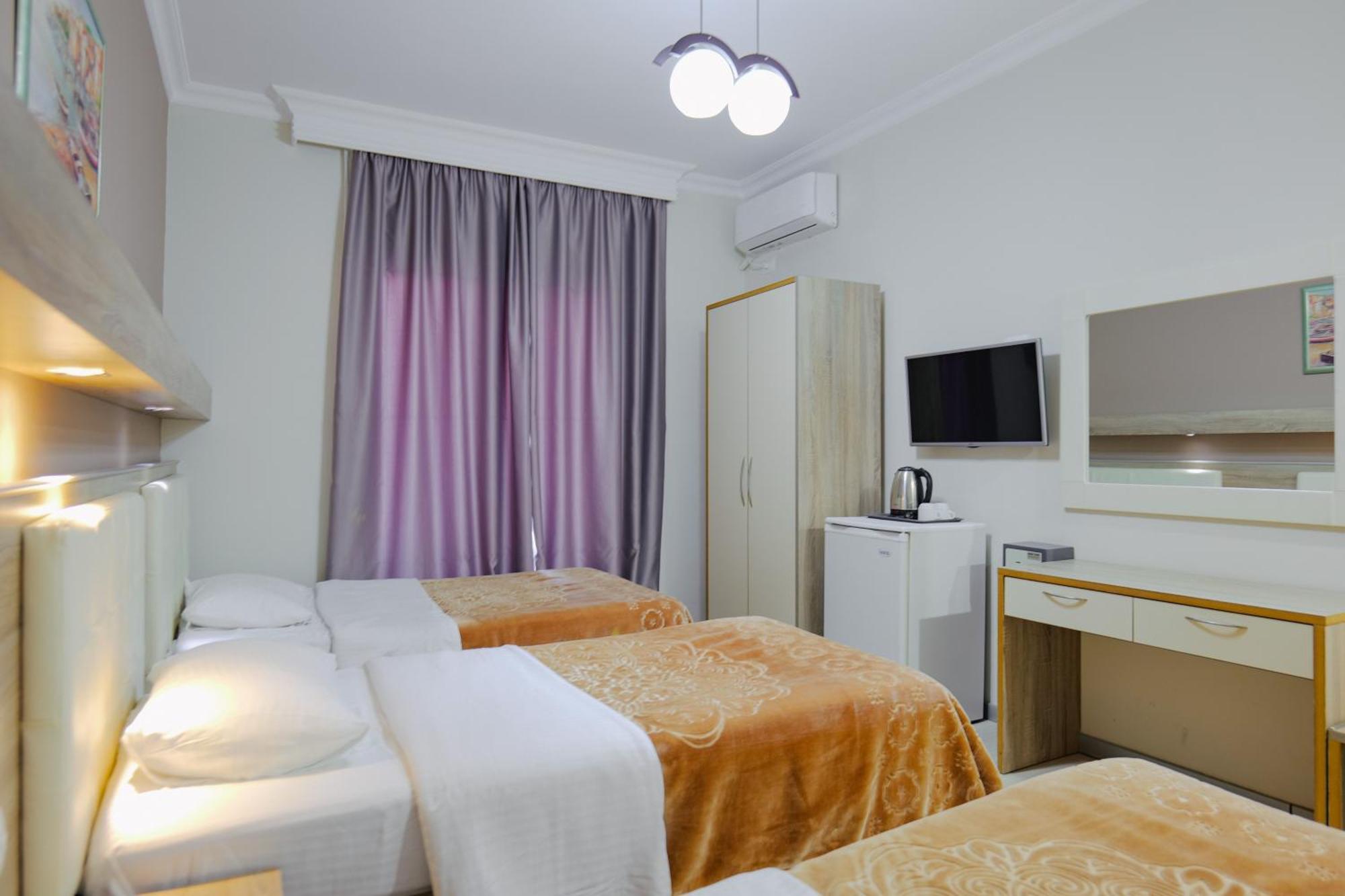 Hotel Mediterrane Saranda Extérieur photo